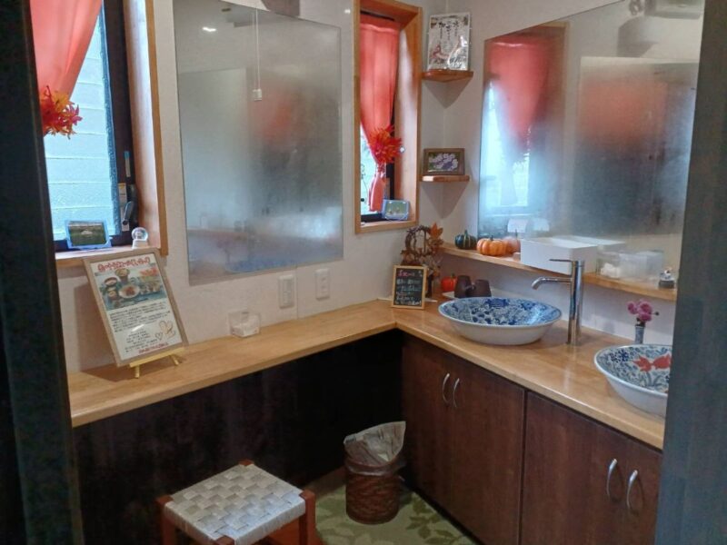 化粧洗面室｜宮崎県えびの市の鯉料理加久藤温泉