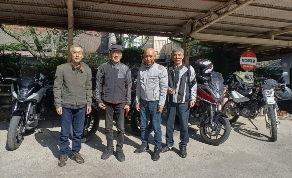 松山からはバイク仲間4名宮崎県えびの市の鯉料理加久藤温泉